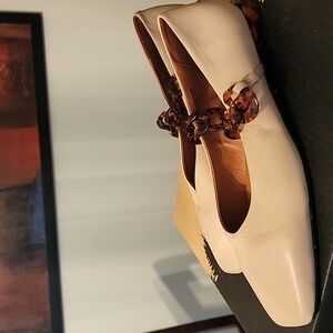 Ángel Alarcón Beige Leather Chain Ballet Flats